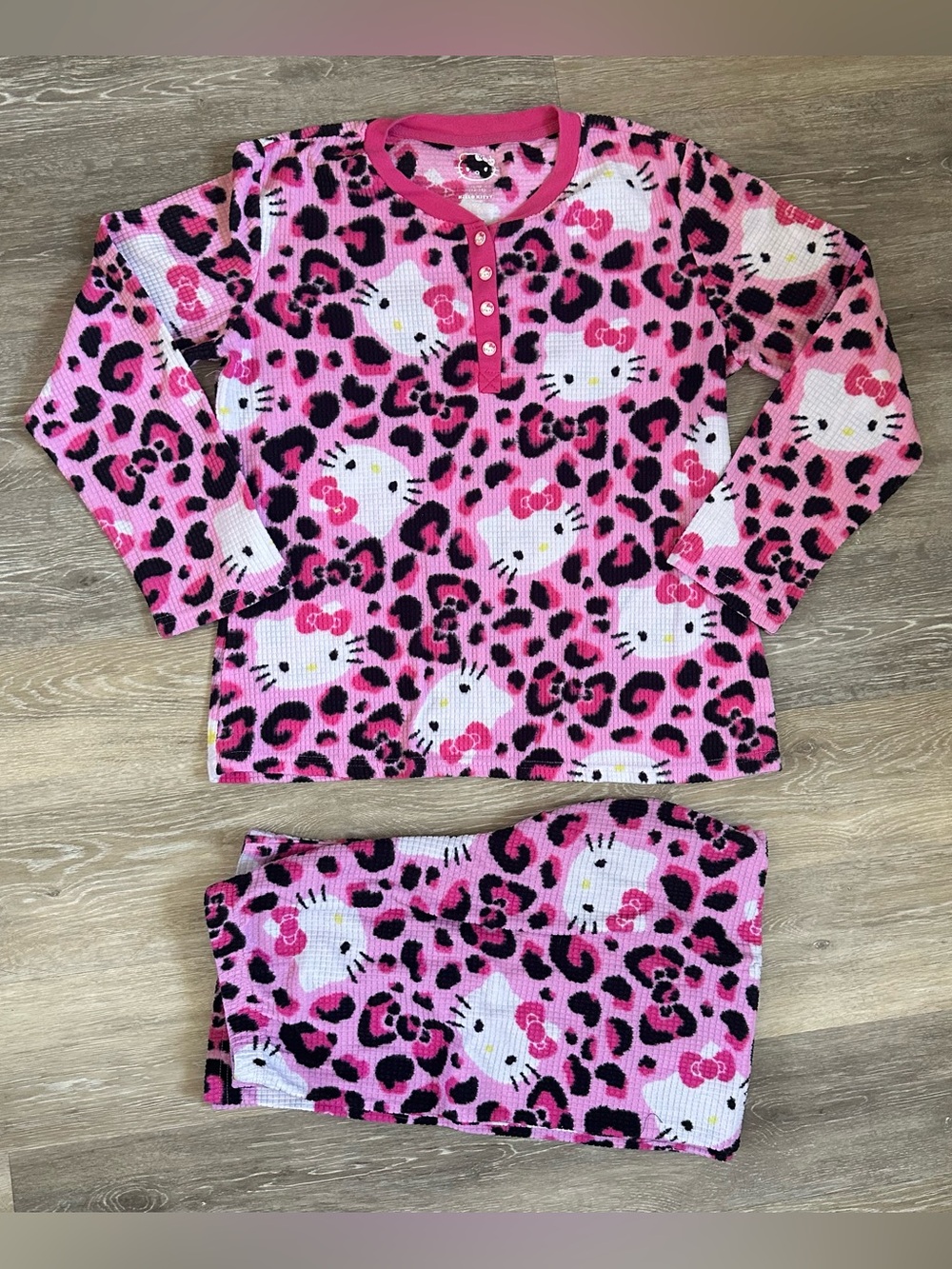 2015 hello kitty Sanrio pink cheetah leopard print thermal pajamas set Sz L